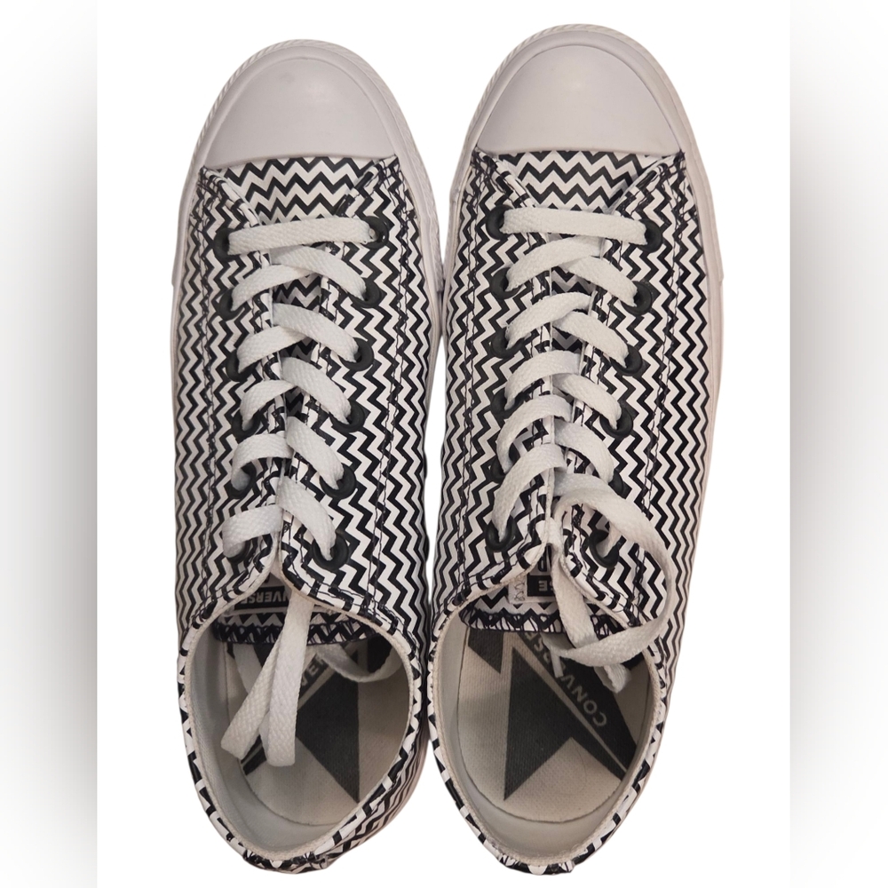 Awesome Like New Converse  Jack Purcell Shoes. Size 8.5 Black & White